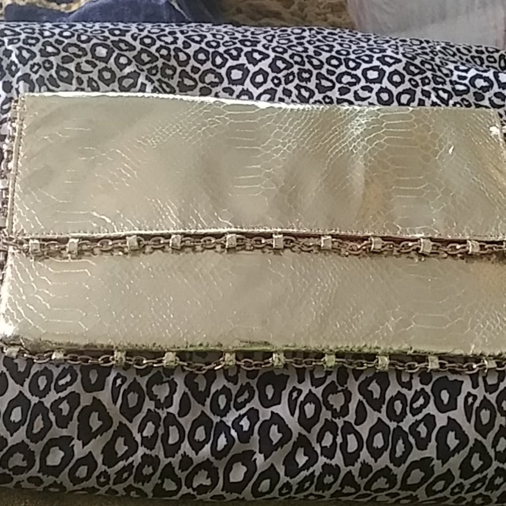 Purses - Picture 2 of 4